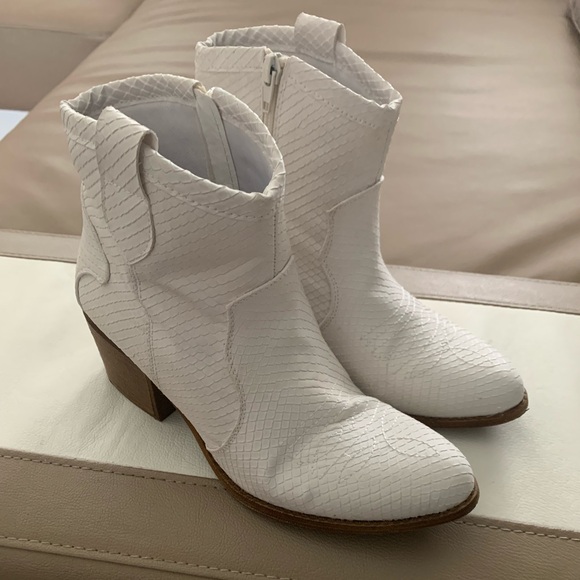 Dirty Laundry Cowboy Boots - Picture 8 of 14